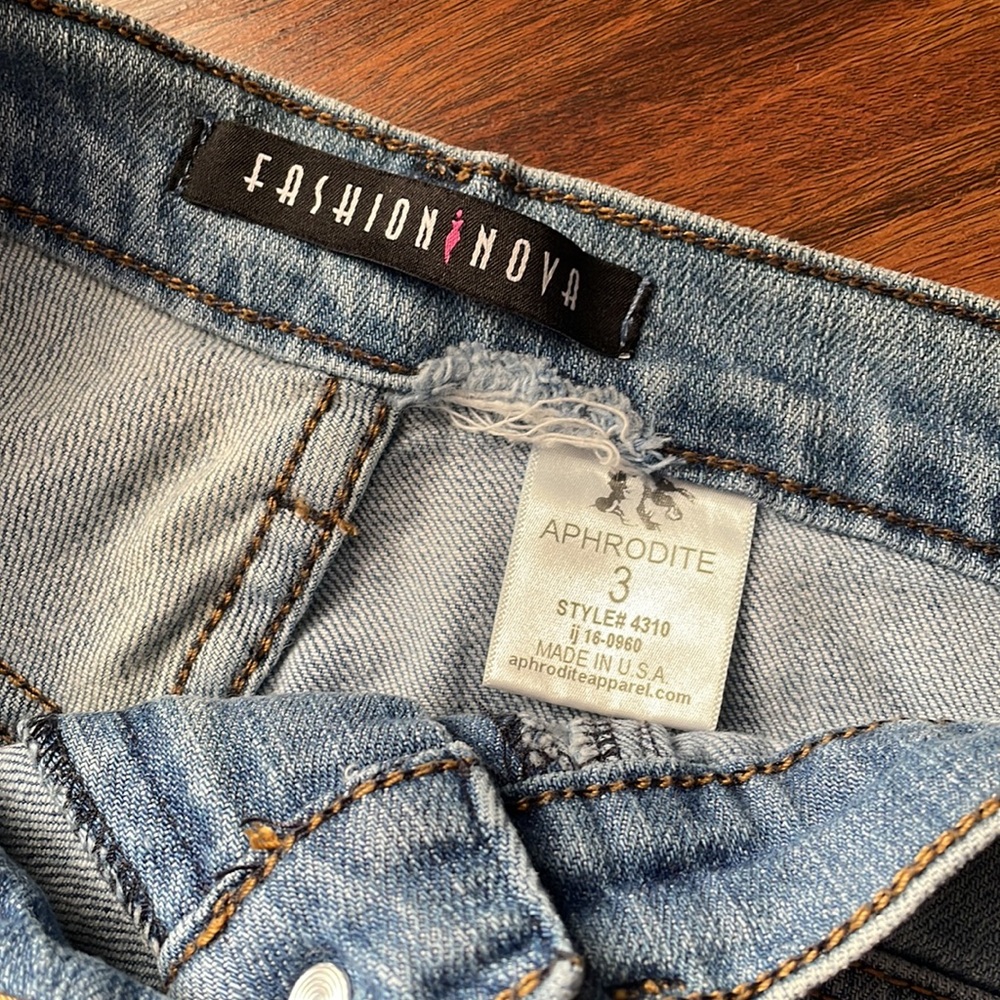 Distressed Jeans - Picture 2 of 8